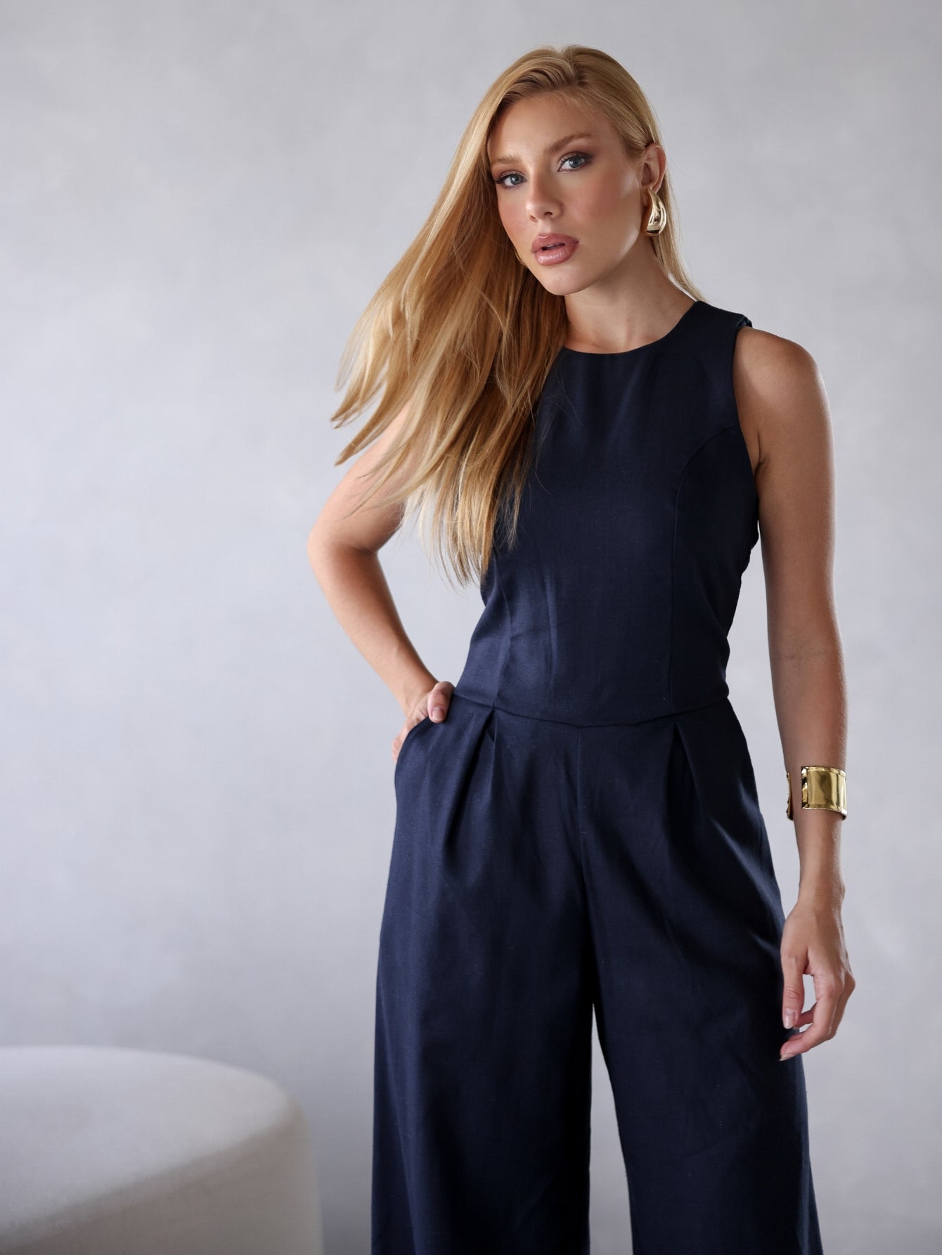 Macacão de Linho Sem Mangas Bolso Lateral Zíper nas Costas Debora