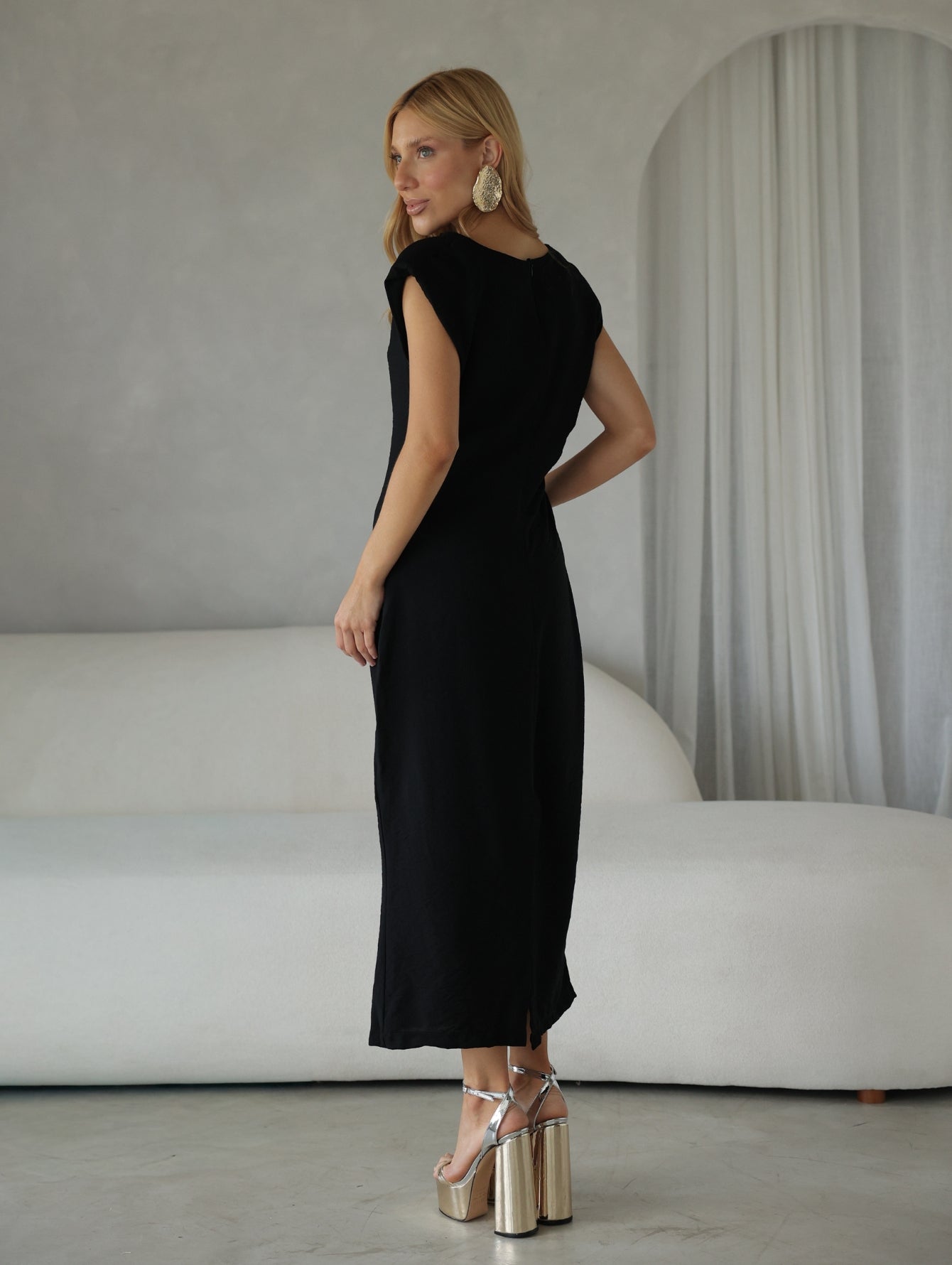 Vestido com Ombreiras e Drapeado na Cintura Ofelia