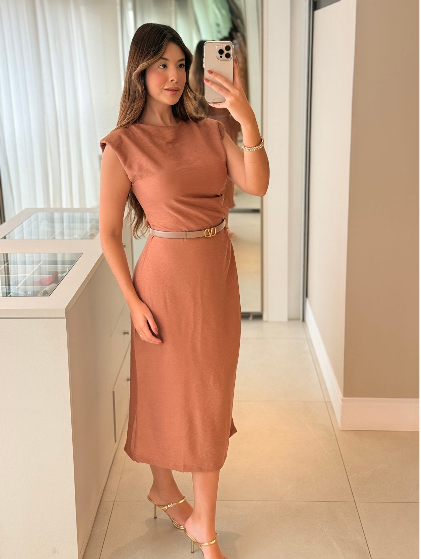 Vestido com Ombreiras e Drapeado na Cintura Ofelia