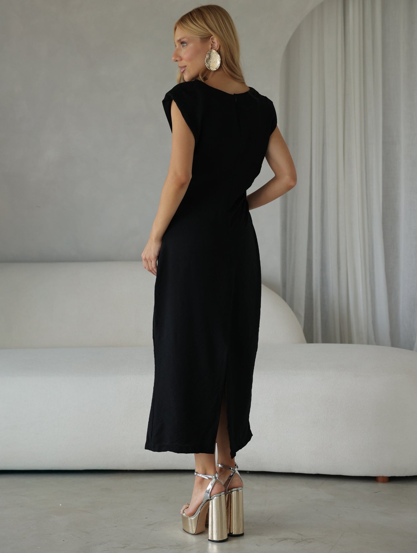 Vestido com Ombreiras e Drapeado na Cintura Ofelia