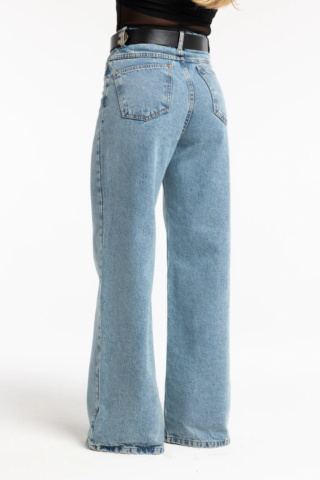 Calça Jeans Wide Leg Kaia — vista traseira e bolsos