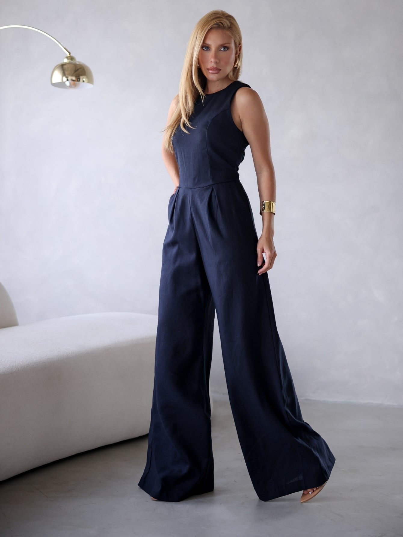 Macacão de Linho Sem Mangas Bolso Lateral Zíper nas Costas Debora