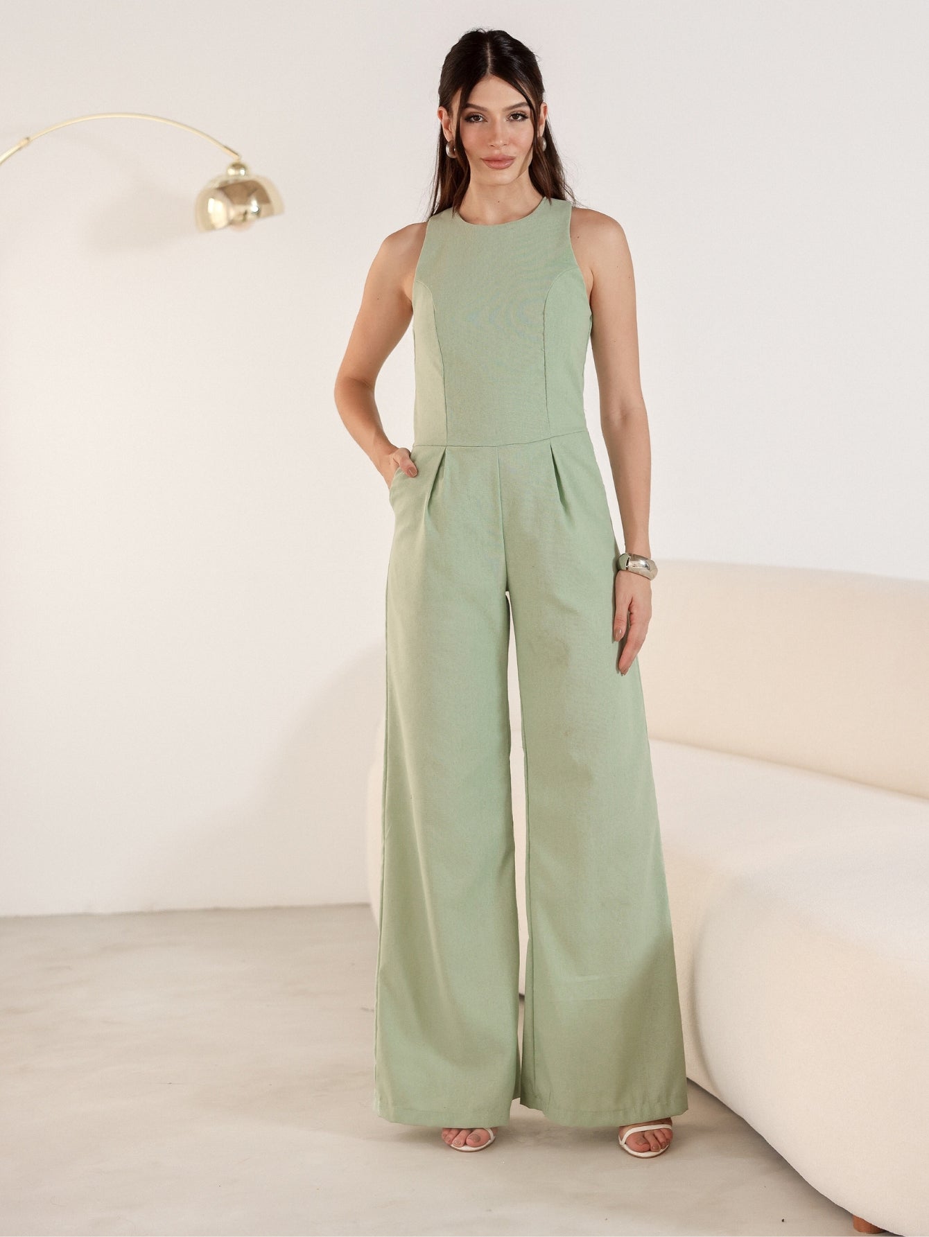 Macacão de Linho Sem Mangas Bolso Lateral Zíper nas Costas Debora