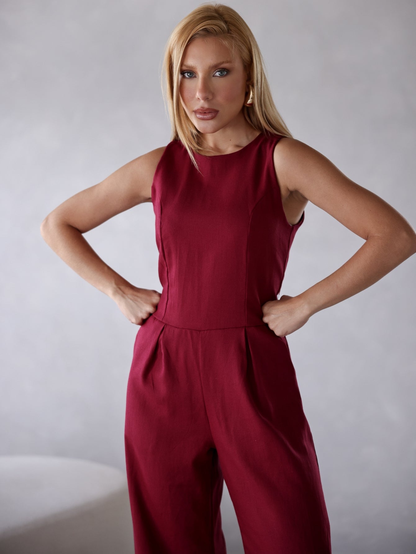 Macacão de Linho Sem Mangas Bolso Lateral Zíper nas Costas Debora