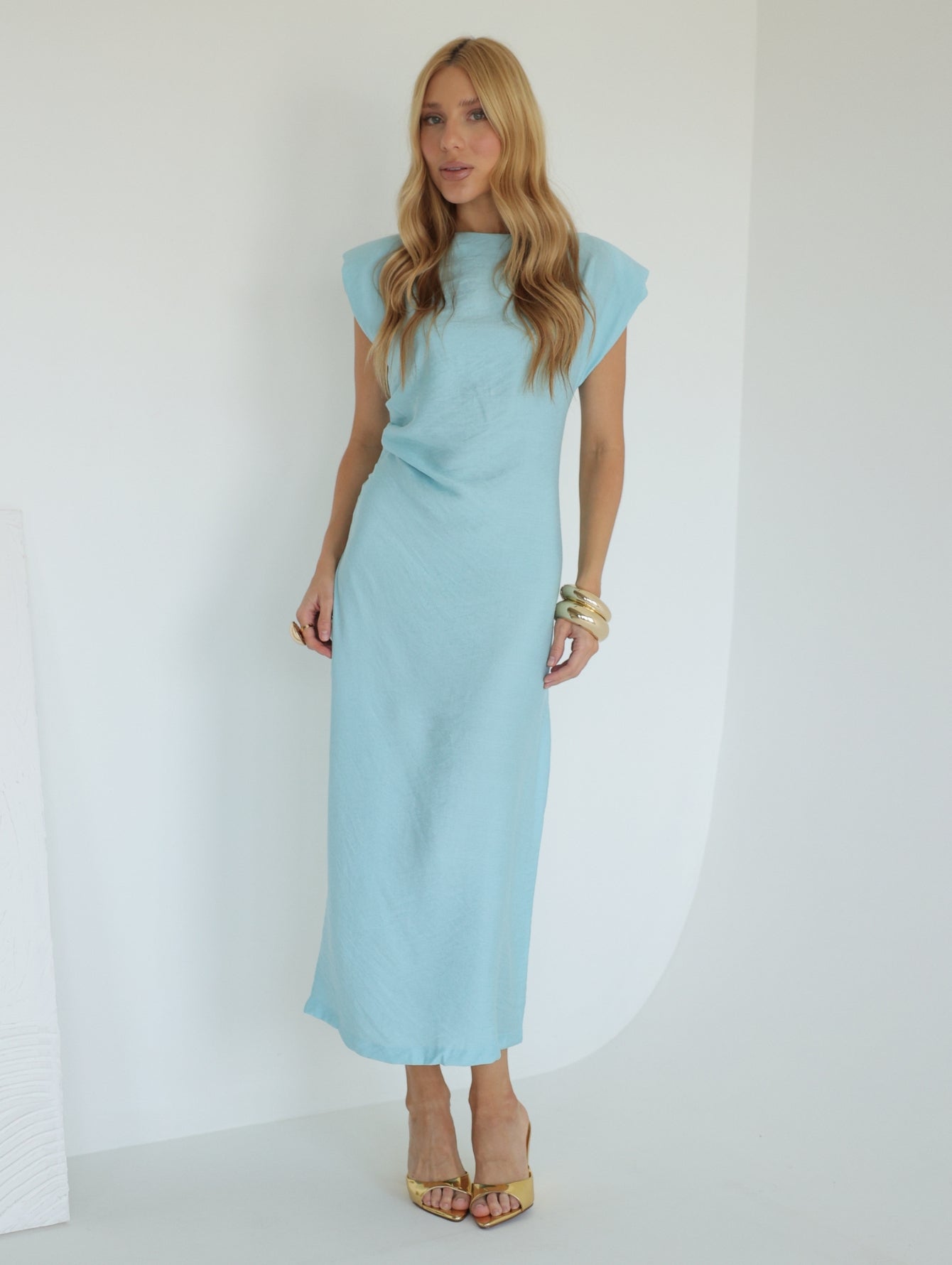 Vestido com Ombreiras e Drapeado na Cintura Ofelia