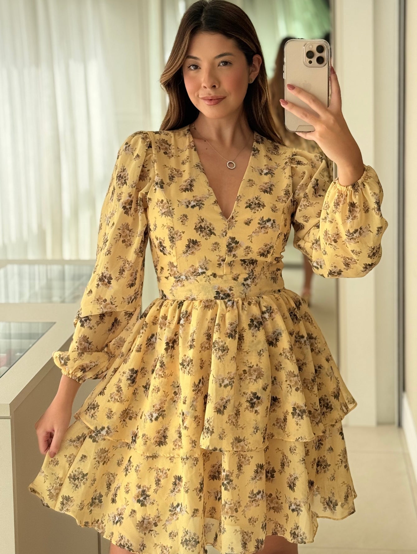 Vestido Floral com Decote V e Saia Duas Marias Cleo