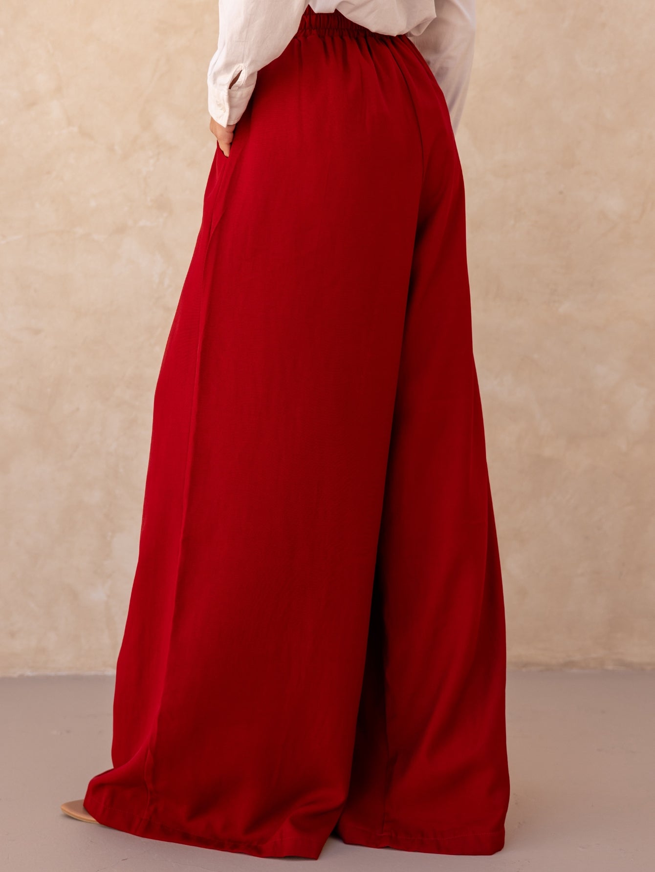 Calça Pantalona Alfaiataria Cintura Alta com Elástico e Bolso Lateral Carmela