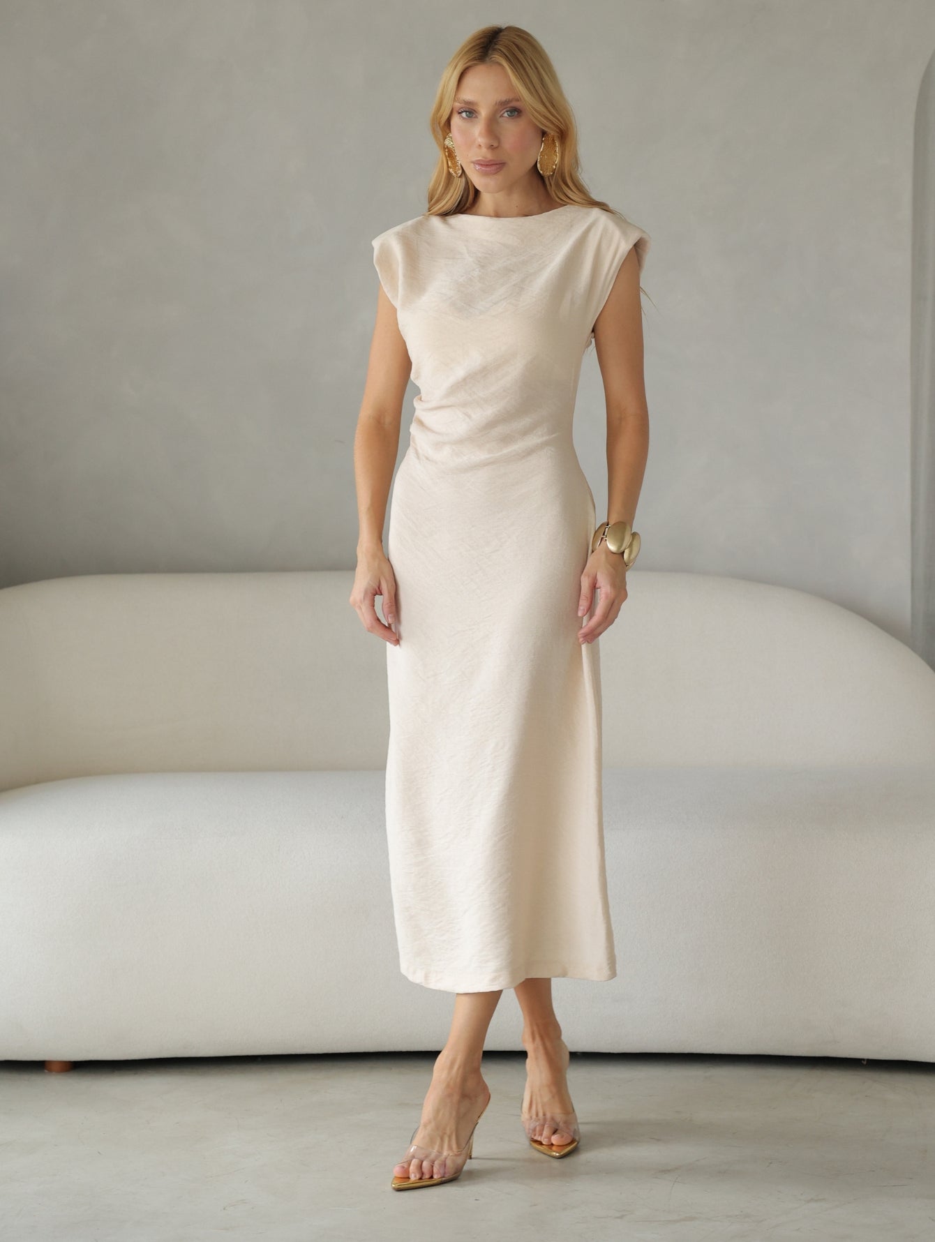 Vestido com Ombreiras e Drapeado na Cintura Ofelia