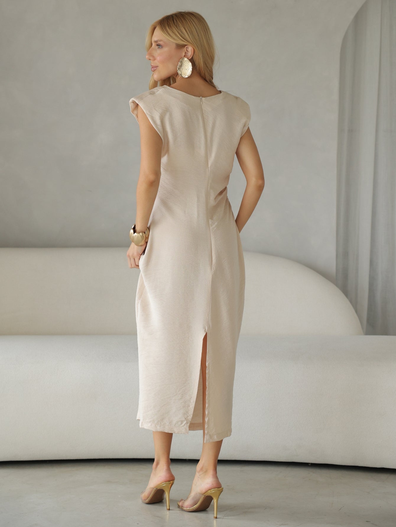 Vestido com Ombreiras e Drapeado na Cintura Ofelia