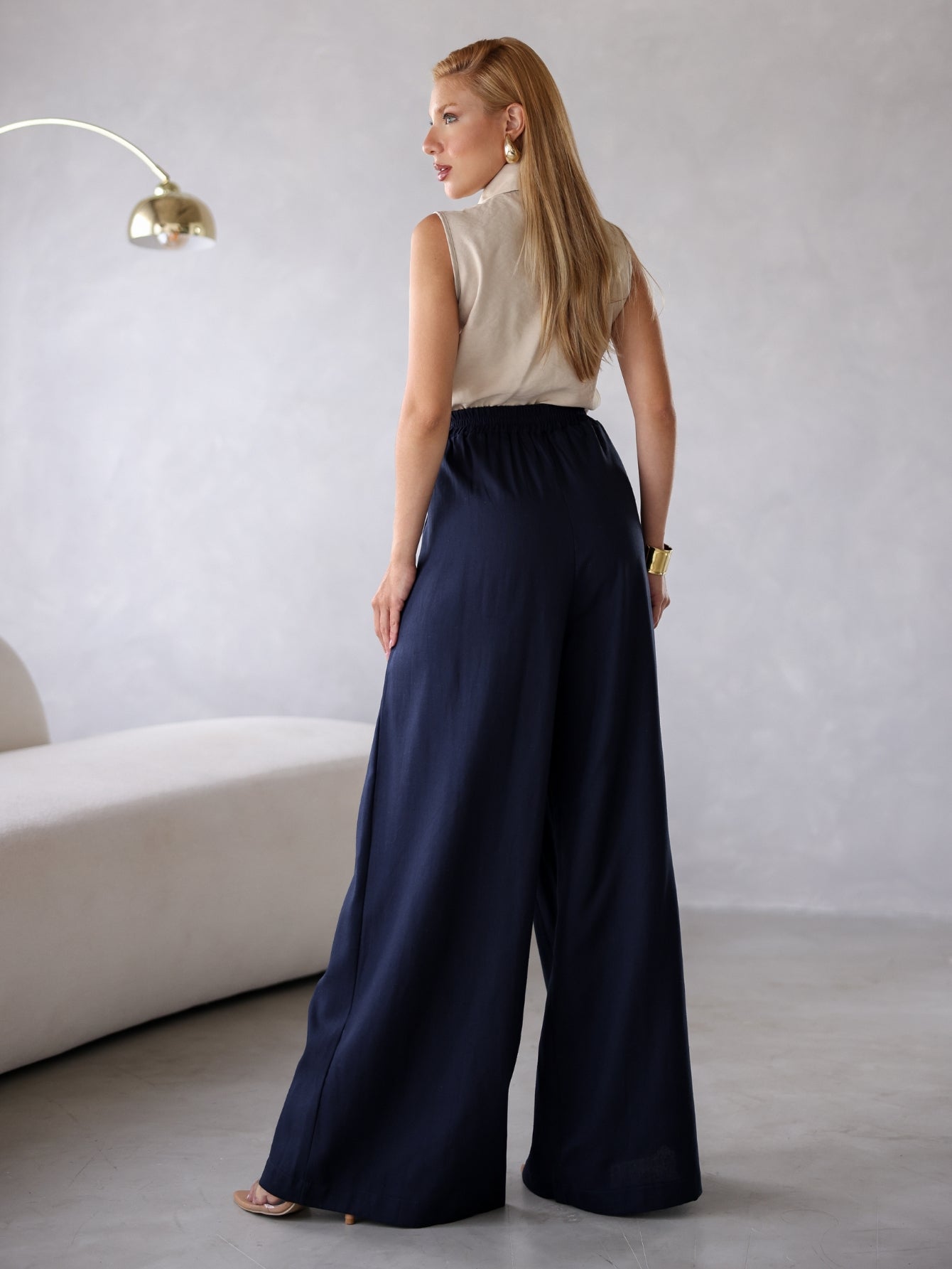 Calça Pantalona Alfaiataria Cintura Alta com Elástico e Bolso Lateral Carmela