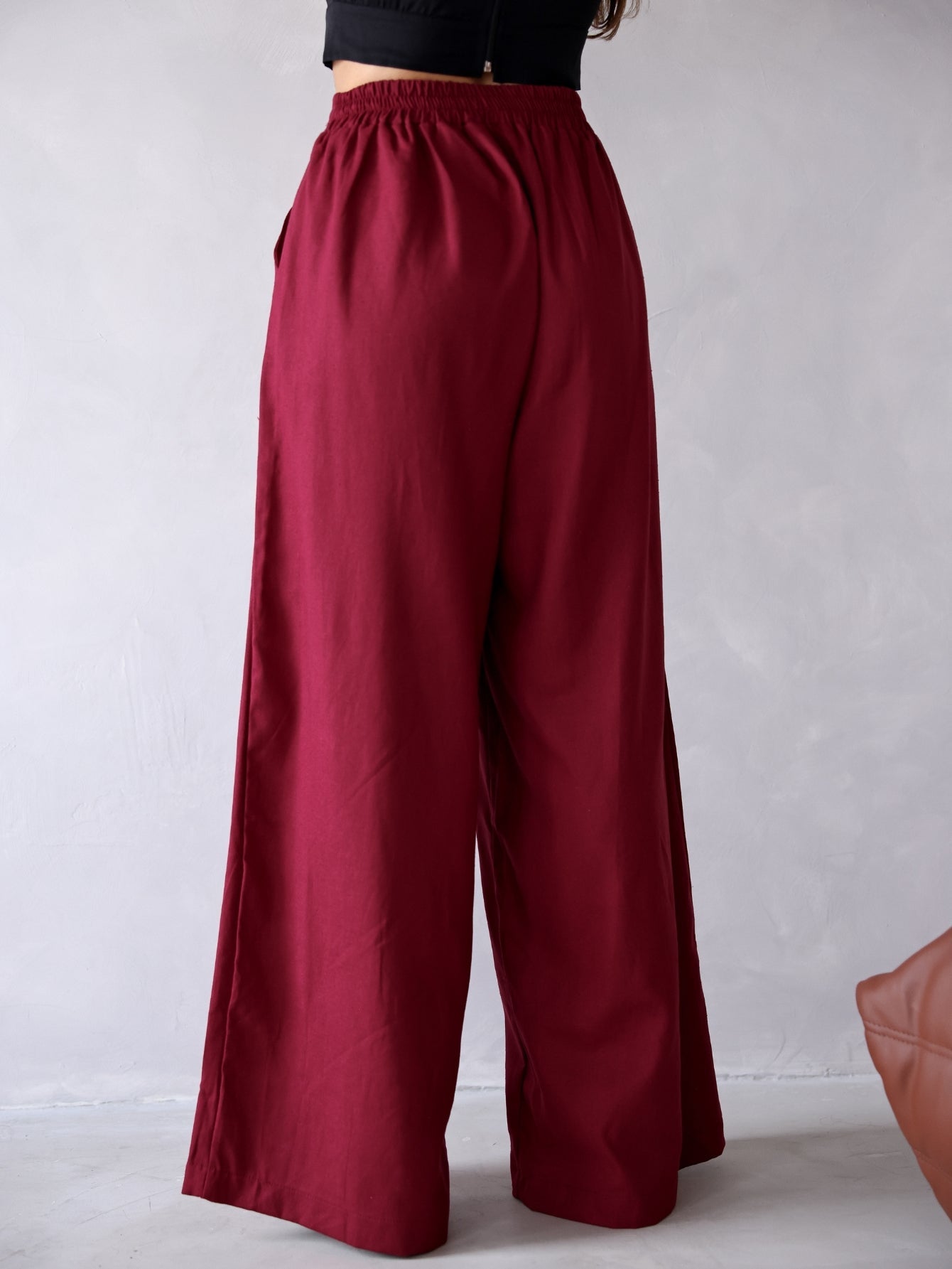 Calça Pantalona Alfaiataria Cintura Alta com Elástico e Bolso Lateral Carmela