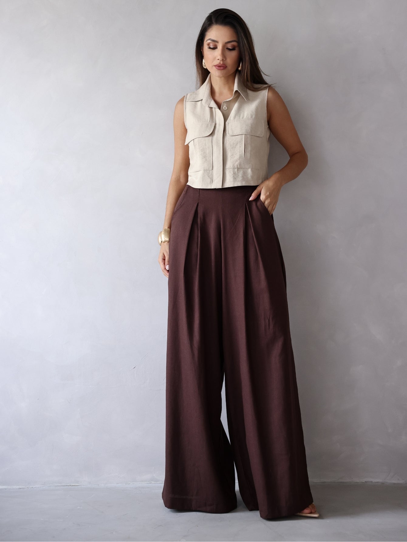 Calça Pantalona Alfaiataria Cintura Alta com Elástico e Bolso Lateral Carmela