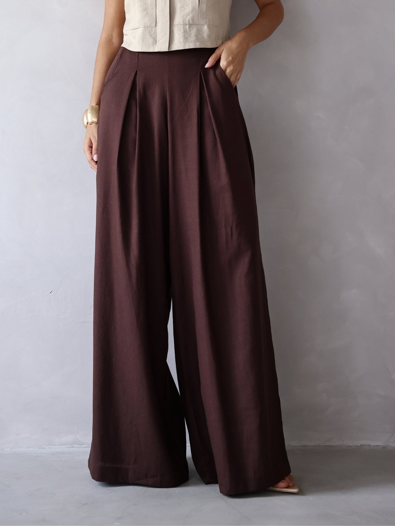 Calça Pantalona Alfaiataria Cintura Alta com Elástico e Bolso Lateral Carmela