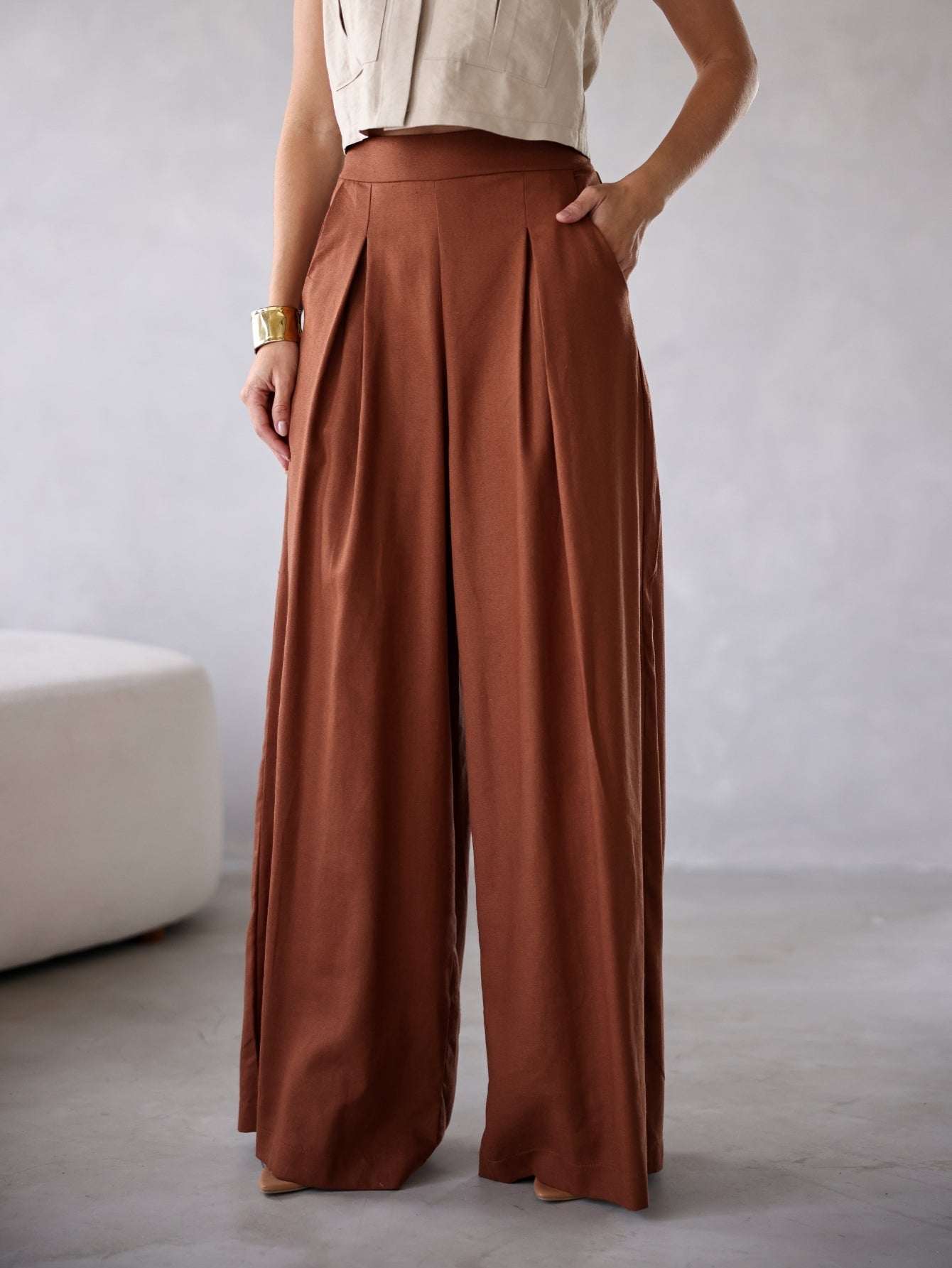 Calça Pantalona Alfaiataria Cintura Alta com Elástico e Bolso Lateral Carmela