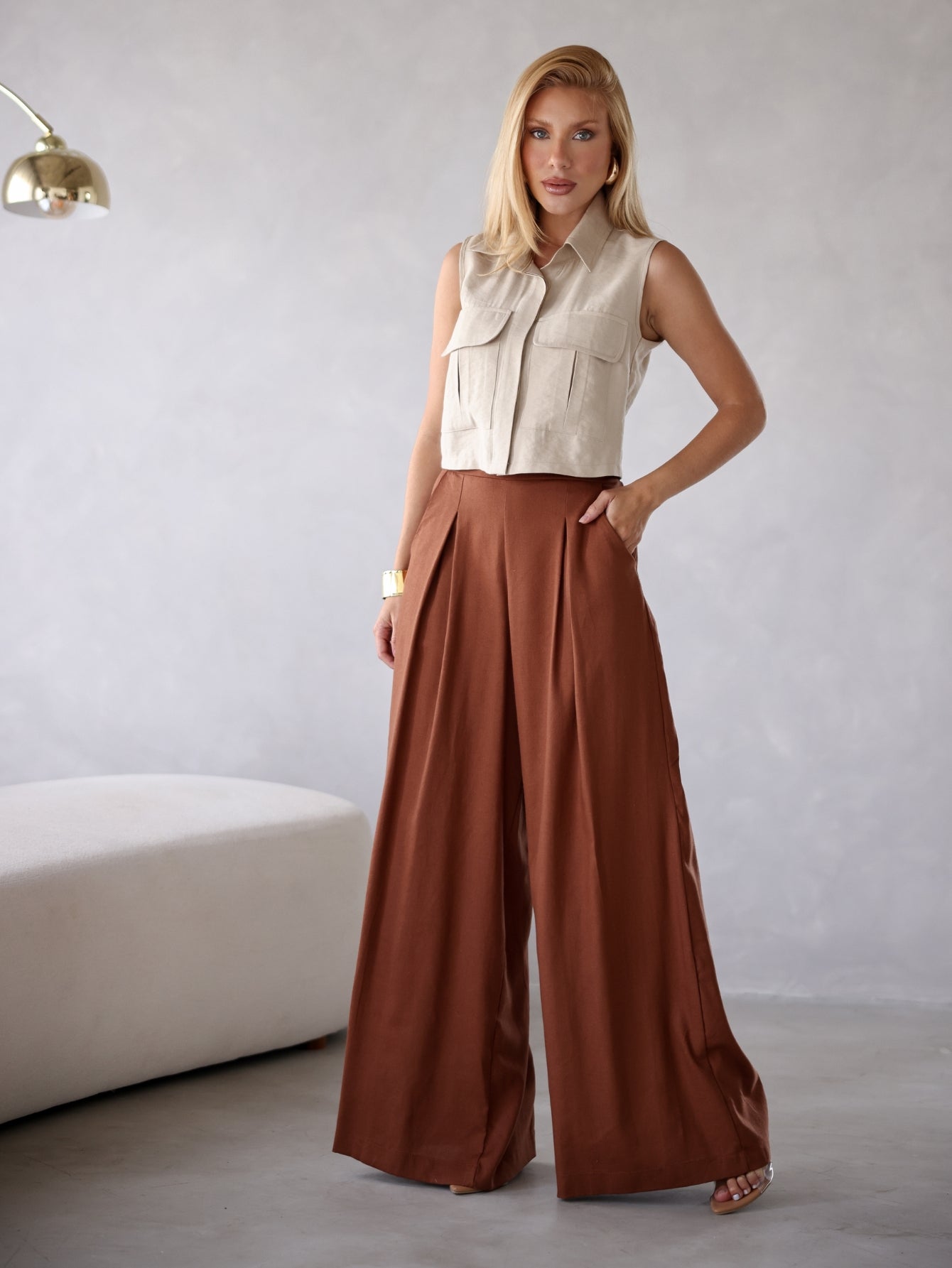 Calça Pantalona Alfaiataria Cintura Alta com Elástico e Bolso Lateral Carmela