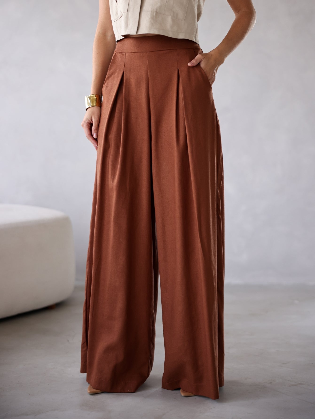 Calça Pantalona Alfaiataria Cintura Alta com Elástico e Bolso Lateral Carmela